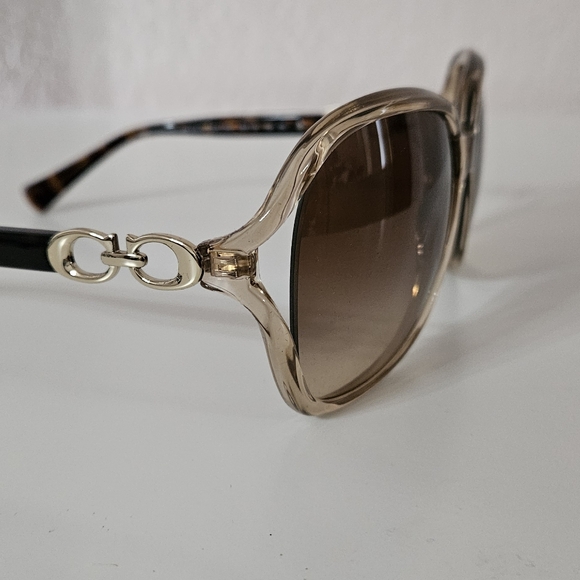 Coach sunglasses with case and cleaning cloth - Picture 2 of 3